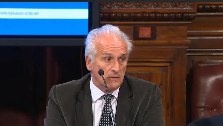 El titular de la UIF, Carlos Cruz, aseguró que investigará la fuga de divisas a través del Paraguay. El titular de la UIF, Carlos Cruz, aseguró que investigará la fuga de divisas a través del Paraguay.