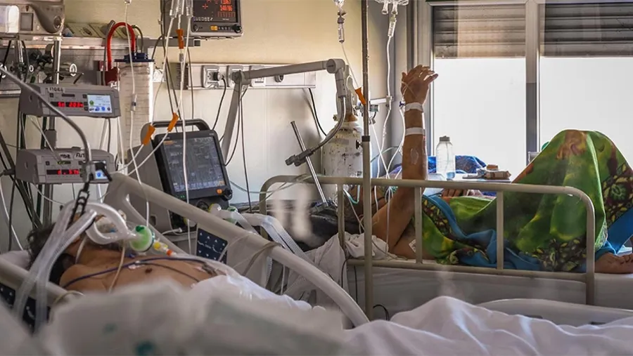 Según las clínicas y centros de salud, la ocupación de las UTI también muestra una baja, aunque se mantiene alta. Según las clínicas y centros de salud, la ocupación de las UTI también muestra una baja, aunque se mantiene alta.