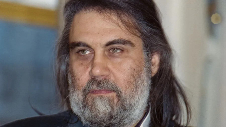 Vangelis comenzó su carrera como músico junto a bandas de pop griegas en la década de los ´60. Vangelis comenzó su carrera como músico junto a bandas de pop griegas en la década de los ´60.
