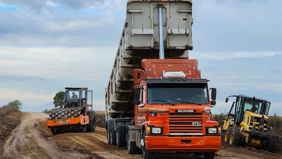 Vialidad provincial inició el mejoramiento de los caminos de uso productivo y social. Vialidad provincial inició el mejoramiento de los caminos de uso productivo y social.