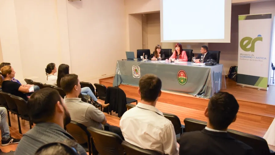 El Gobierno Provincial realiza de manera permanente jornadas de concientización en varios puntos de la provincia vinculado con la temática preventiva sobre la trata de personas. El Gobierno Provincial realiza de manera permanente jornadas de concientización en varios puntos de la provincia vinculado con la temática preventiva sobre la trata de personas.