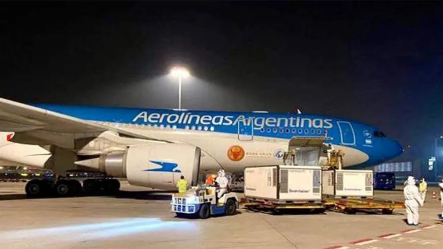 Ayer despegó el vuelo a Beijing para traer más dosis de las vacunas Sinopharm. Ayer despegó el vuelo a Beijing para traer más dosis de las vacunas Sinopharm.