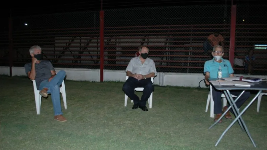 Fútbol: Paraná Campaña elevará una propuesta con la idea de volver en marzo a las canchas Fútbol: Paraná Campaña elevará una propuesta con la idea de volver en marzo a las canchas