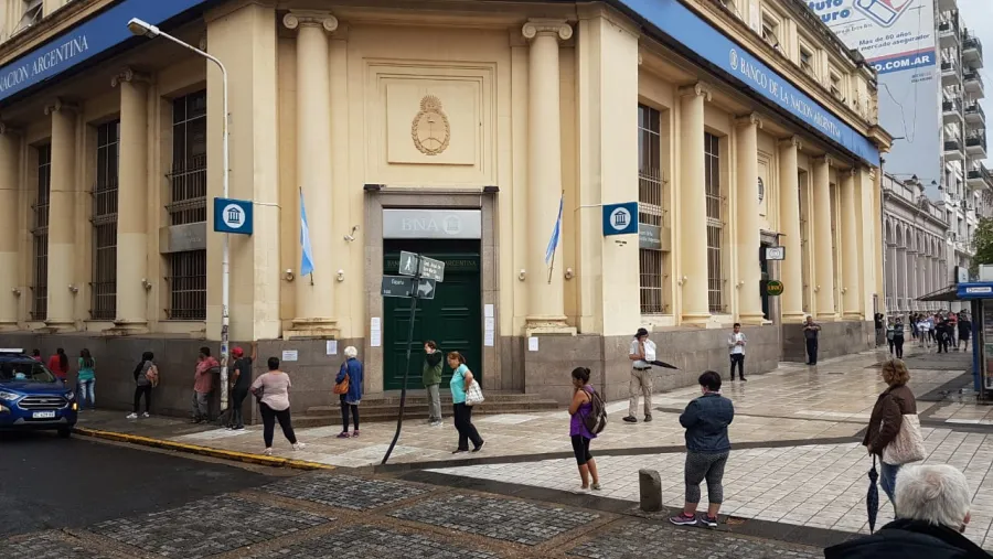 Filas en Banco Nación Filas en Banco Nación