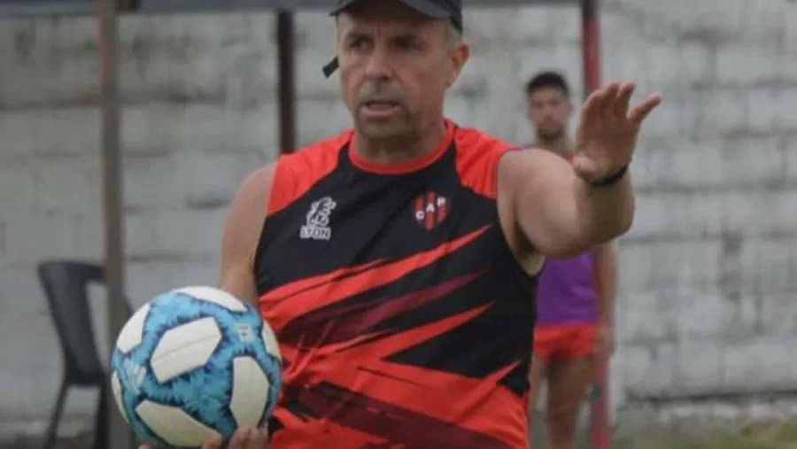 Gustavo Álvarez En Patronato decidieron ponerle fin al ciclo del DT Gustavo Álvarez