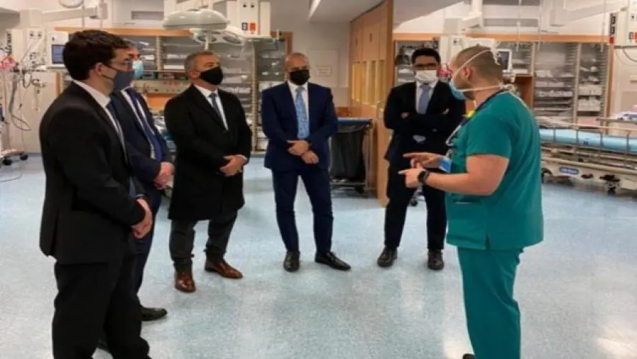 Urribarri visitó el hospital que realiza los ensayos clínicos de la vacuna israelí Urribarri visitó el hospital que realiza los ensayos clínicos de la vacuna israelí