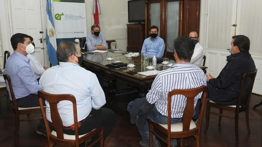 Autoridades de la Cámara Entrerriana de Turismo se reunieron con Bahillo Autoridades de la Cámara Entrerriana de Turismo se reunieron con Bahillo