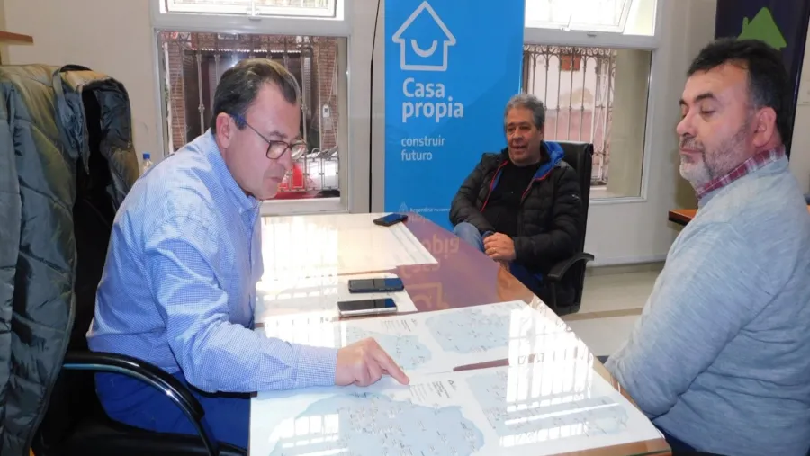 Bisogni repasó con dirigentes de Uocra la política habitacional Bisogni repasó con dirigentes de Uocra la política habitacional