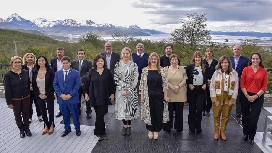 Velázquez participó de la reunión ordinaria del Cofesa en Tierra del Fuego Velázquez participó de la reunión ordinaria del Cofesa en Tierra del Fuego