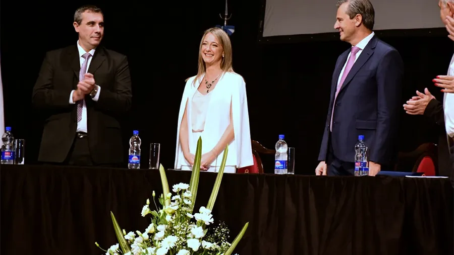 Andrea Zoff valoró el discurso del intendente Adán Bahl al dejar inaugurado el período de sesiones ordinarias del HCD de Paraná. Andrea Zoff valoró el discurso del intendente Adán Bahl al dejar inaugurado el período de sesiones ordinarias del HCD de Paraná.
